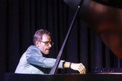 11-2025-12-05-22-36-01