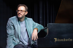 4-2025-12-05-21-23-37